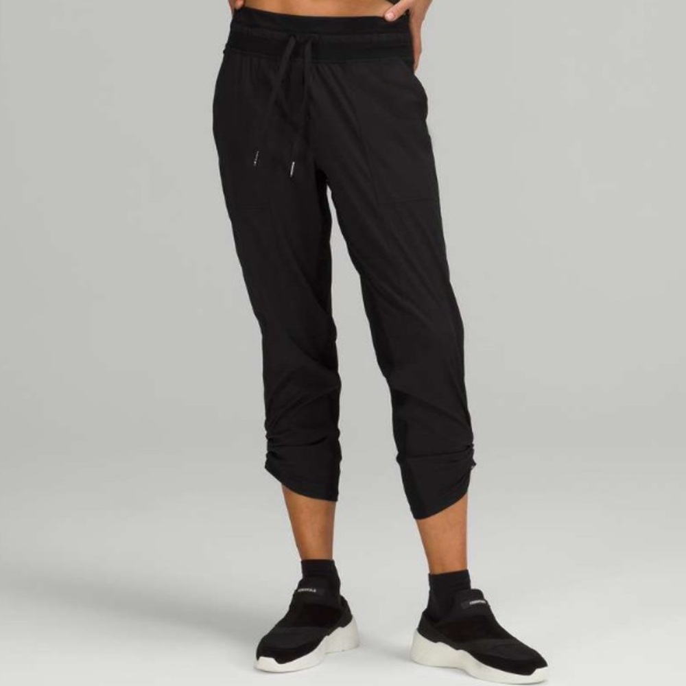 EUC Lululemon Dance Studio Mid-Rise Cropped Pant